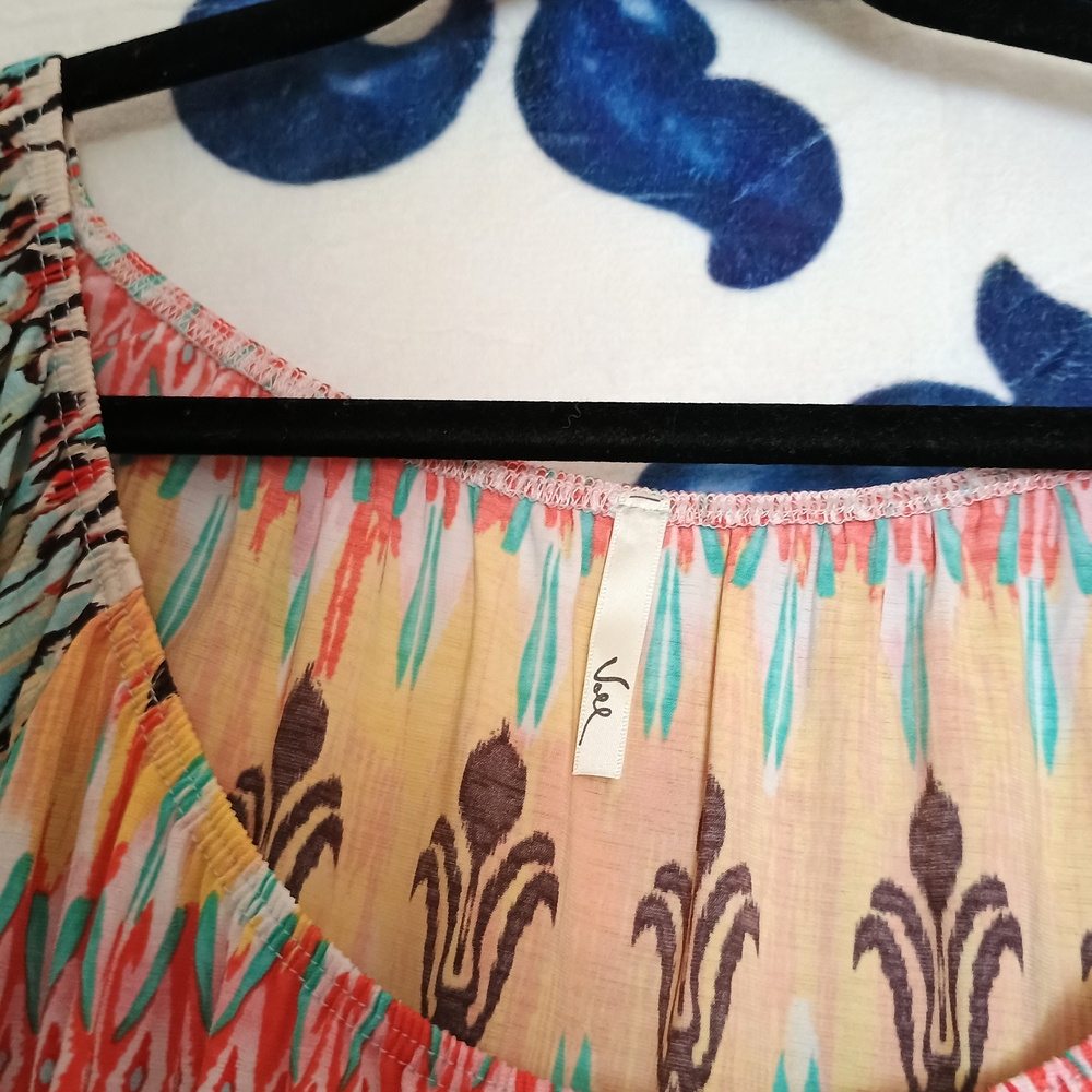 Vee Multicolor Patterned Top - Picture 3 of 5